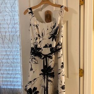 Women’s semi/formal to evening dress/ mid length